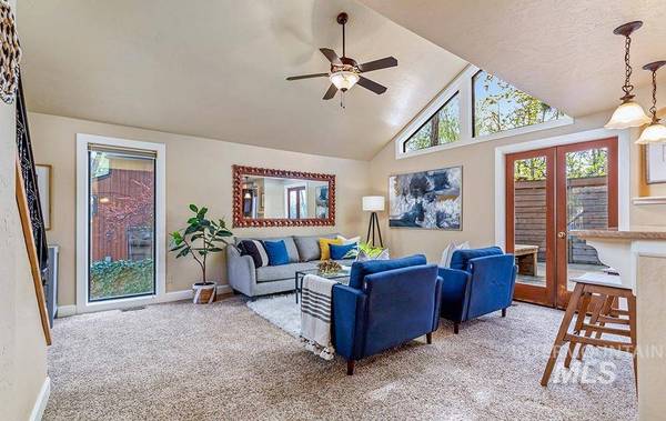 2411 W Compass Dr, Boise, ID 83702