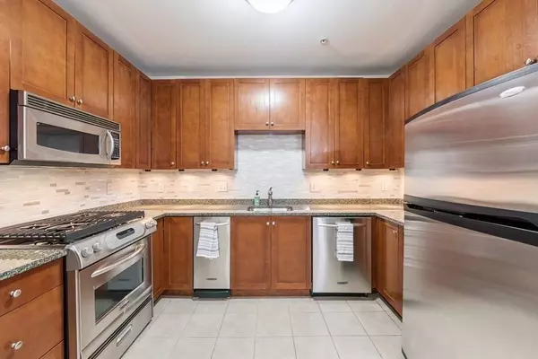 1 Harvest Dr #113, North Andover, MA 01845