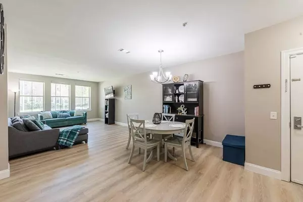 1 Harvest Dr #113, North Andover, MA 01845