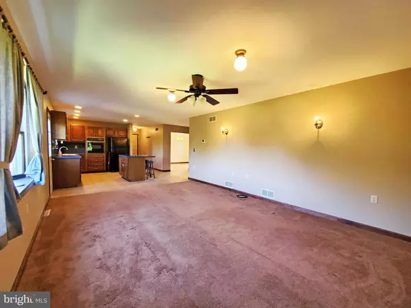 1925 FAWN LN, Hellertown, PA 18055