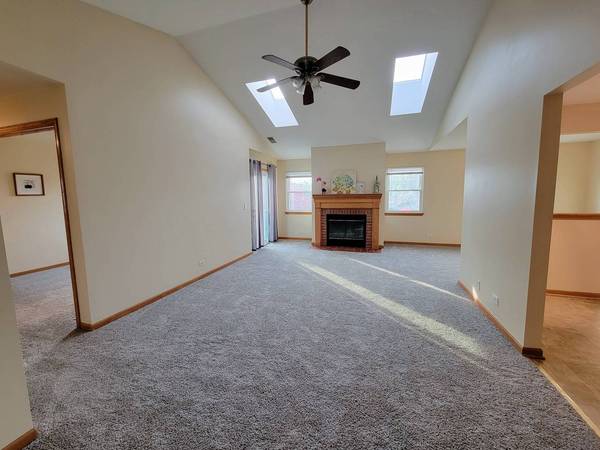 66 Larch CT #C, Schaumburg, IL 60193