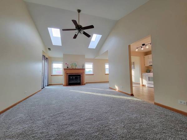 66 Larch CT #C, Schaumburg, IL 60193