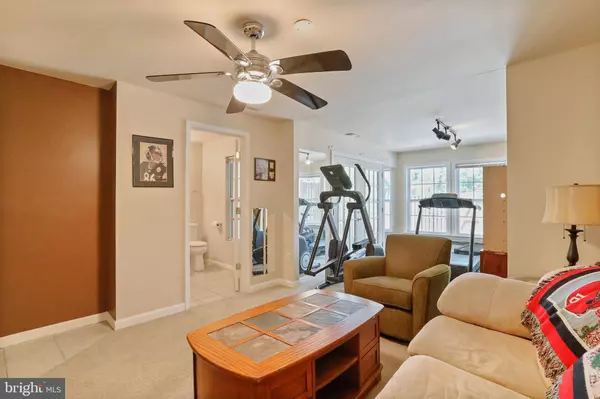 43 DUNROBIN DR, Martinsburg, WV 25405