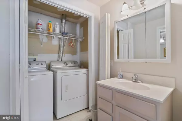 43 DUNROBIN DR, Martinsburg, WV 25405