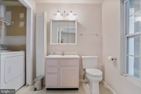 43 DUNROBIN DR, Martinsburg, WV 25405