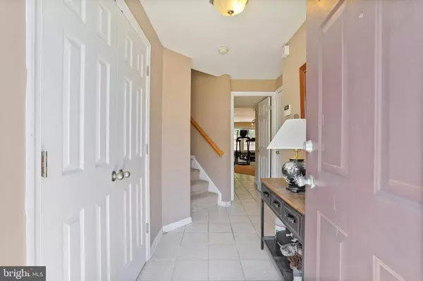 43 DUNROBIN DR, Martinsburg, WV 25405