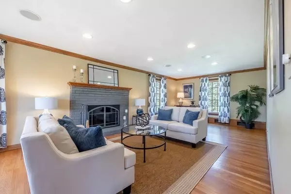 4 Brundrett Ave, Andover, MA 01810