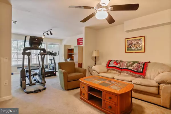 43 DUNROBIN DR, Martinsburg, WV 25405