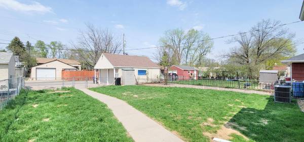 1625 Iowa AVE E, Saint Paul, MN 55106