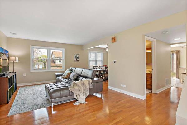 4965 Lichfield DR, Hoffman Estates, IL 60010