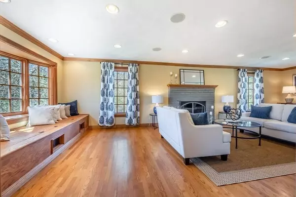 4 Brundrett Ave, Andover, MA 01810