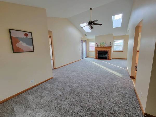 66 Larch CT #C, Schaumburg, IL 60193