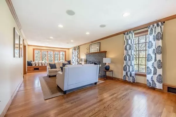 4 Brundrett Ave, Andover, MA 01810