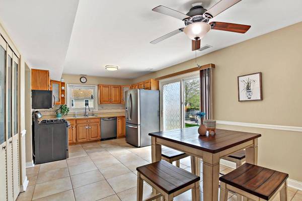 4965 Lichfield DR, Hoffman Estates, IL 60010