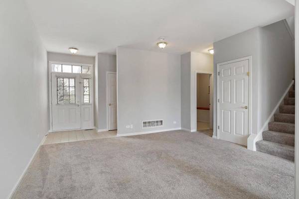 1522 W Remington LN, Round Lake, IL 60073