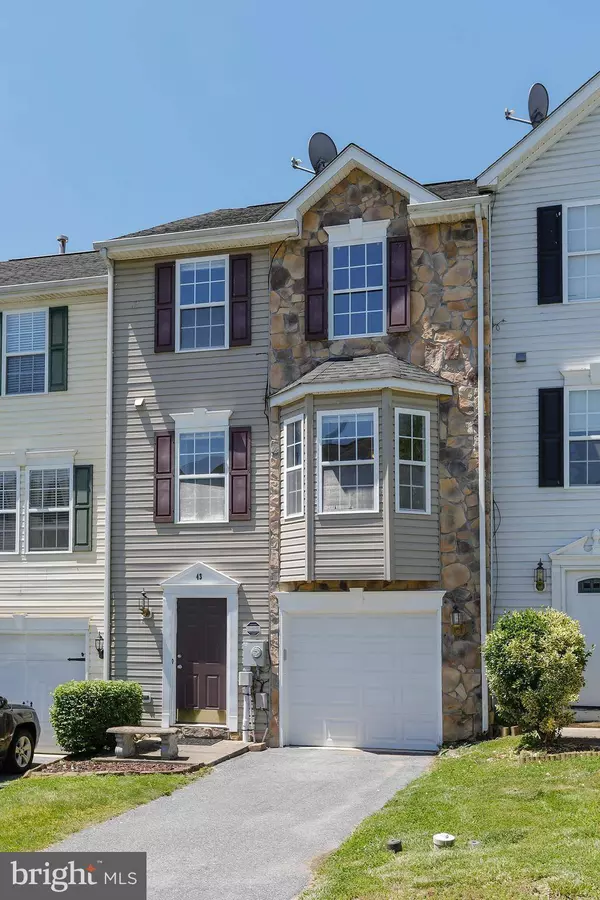 43 DUNROBIN DR, Martinsburg, WV 25405