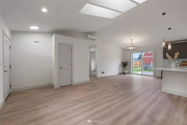 118 SW Seagate St, Ocean Shores, WA 98569