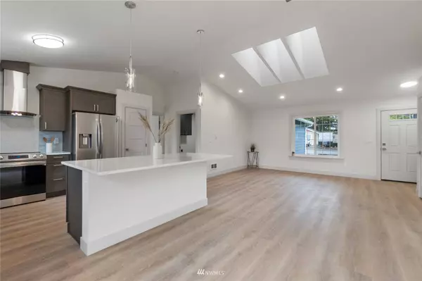 118 SW Seagate St, Ocean Shores, WA 98569