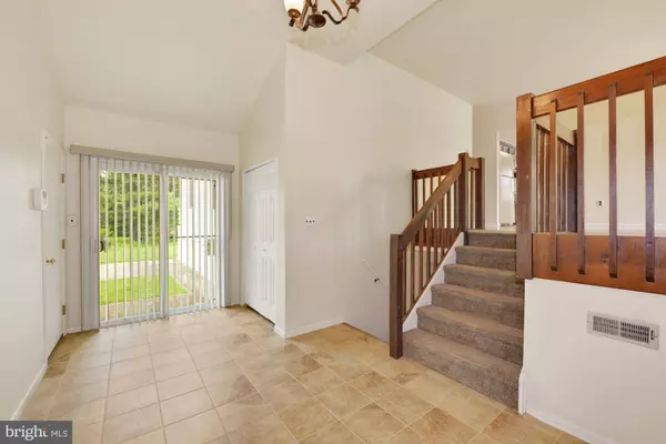 13 HUNTERS DR, Mount Laurel, NJ 08054