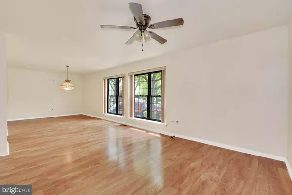 13 HUNTERS DR, Mount Laurel, NJ 08054