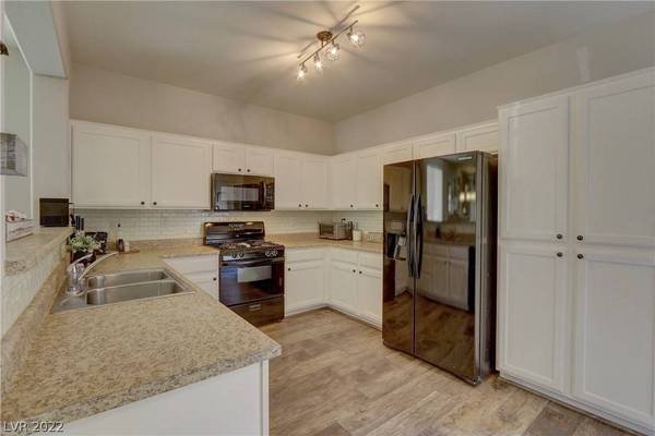 10156 Village Breeze Place, Las Vegas, NV 89183