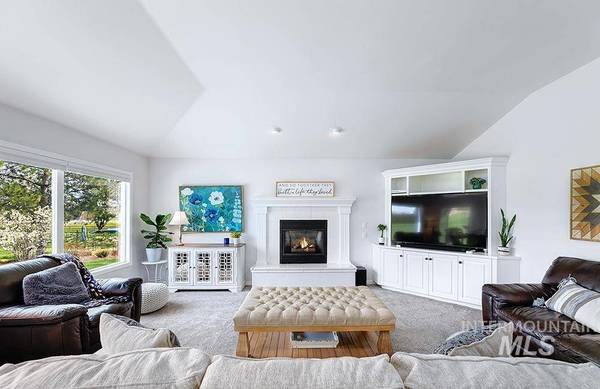 1824 E Cottontail Ct, Eagle, ID 83616