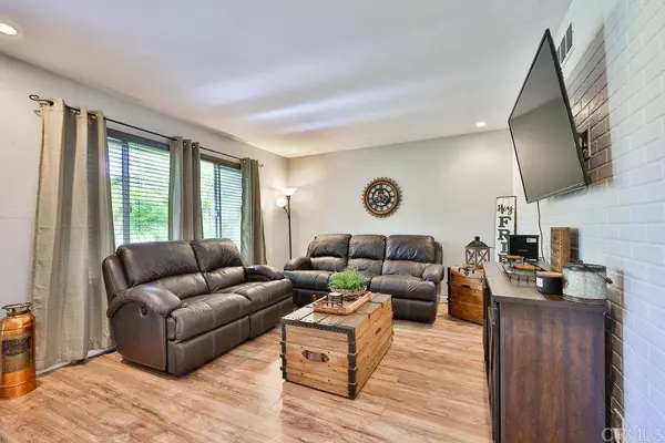 10561 Kerrigan Ct, Santee, CA 92071