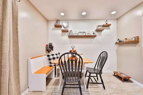 10561 Kerrigan Ct, Santee, CA 92071