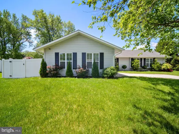 7 HOLMES LN, Marlton, NJ 08053