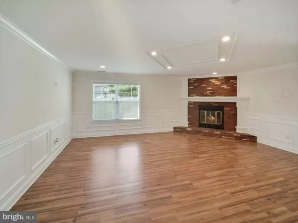 7 HOLMES LN, Marlton, NJ 08053