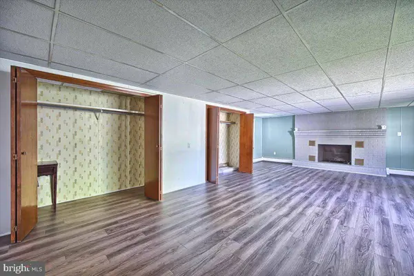 7450 CHAMBERS HILL RD, Harrisburg, PA 17111