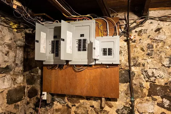 8 Hancock St, Peabody, MA 01960