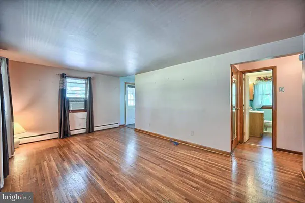 7450 CHAMBERS HILL RD, Harrisburg, PA 17111