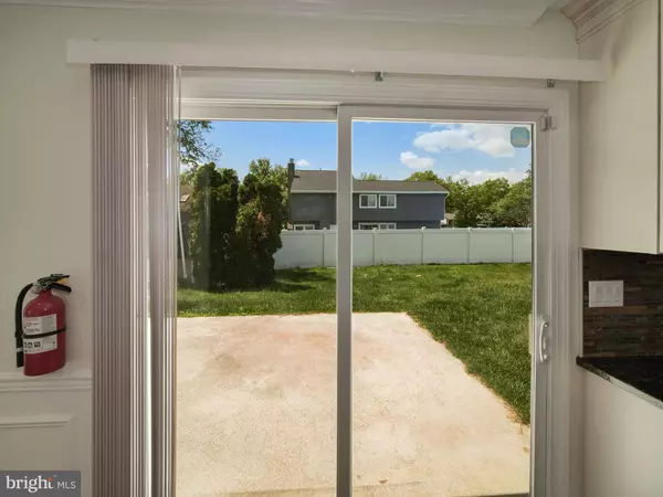 7 HOLMES LN, Marlton, NJ 08053