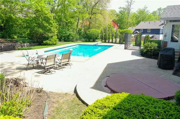 8636 Seaward LN, Indianapolis, IN 46256