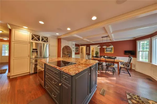 8636 Seaward LN, Indianapolis, IN 46256