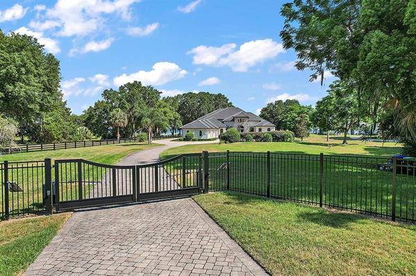 5211 DORA DR, Mount Dora, FL 32757