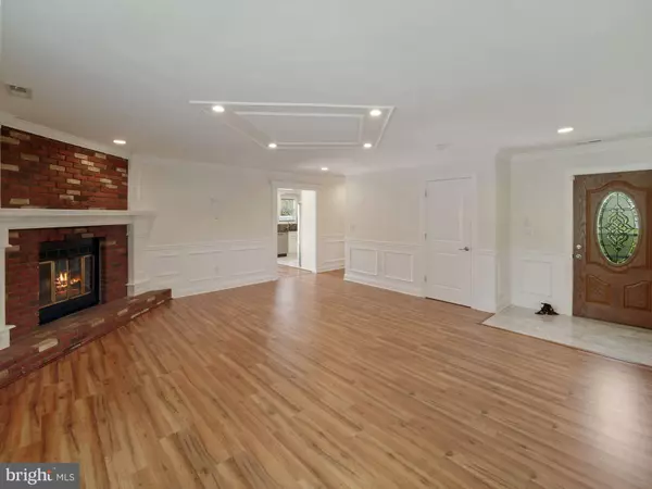 7 HOLMES LN, Marlton, NJ 08053