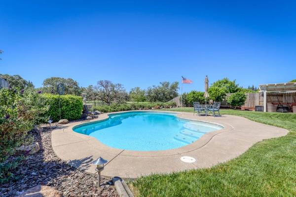 320 Crescent DR, Roseville, CA 95678