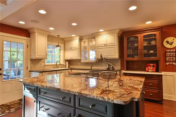 8636 Seaward LN, Indianapolis, IN 46256