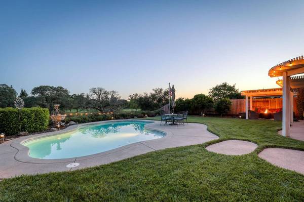 320 Crescent DR, Roseville, CA 95678