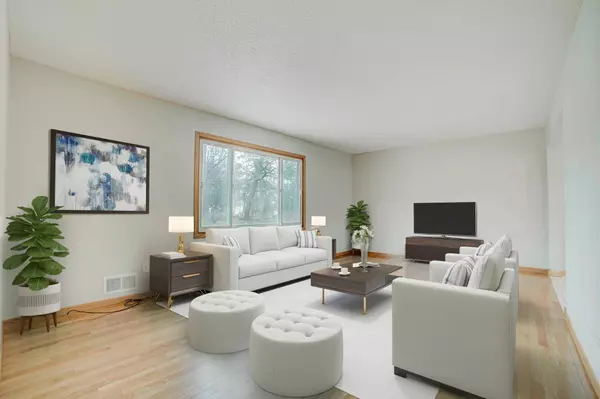 316 Faversham RD, Willernie, MN 55090