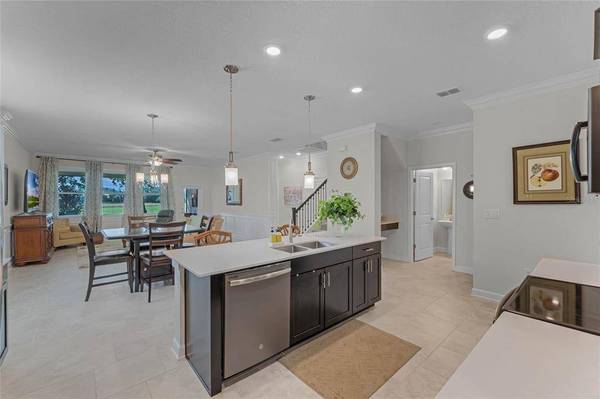 1104 TRAPPERS TRAIL LOOP, Davenport, FL 33896