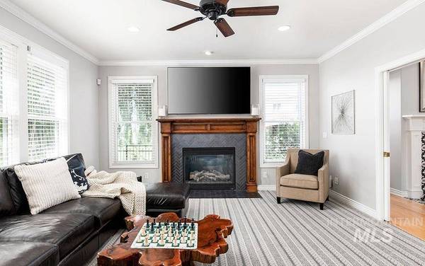 175 W Retford Ct, Boise, ID 83702