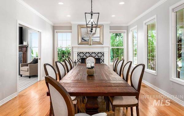 175 W Retford Ct, Boise, ID 83702