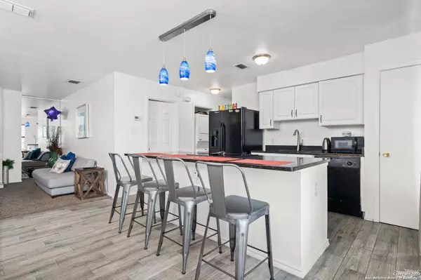 7711 CALLAGHAN RD UNIT 724, San Antonio, TX 78229-2335