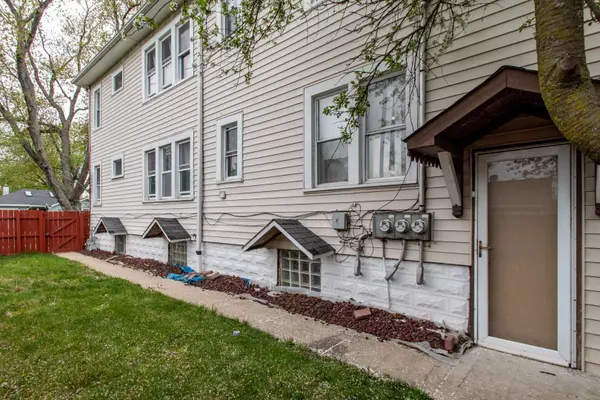 537 Powell Avenue, Waukegan, IL 60085