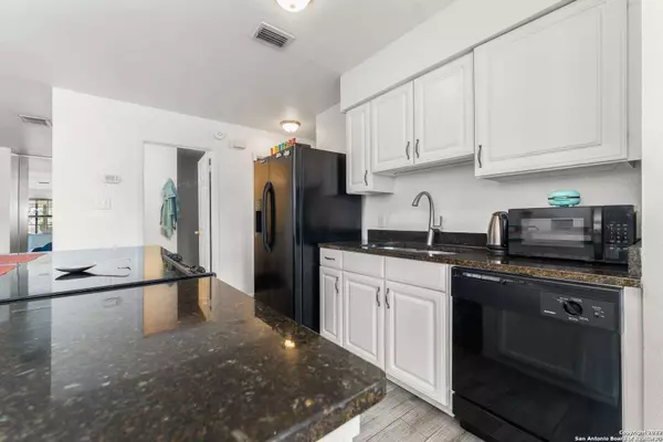 7711 CALLAGHAN RD UNIT 724, San Antonio, TX 78229-2335