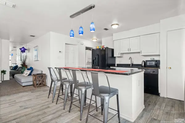 7711 CALLAGHAN RD UNIT 724, San Antonio, TX 78229-2335