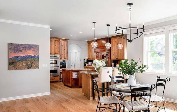 175 W Retford Ct, Boise, ID 83702